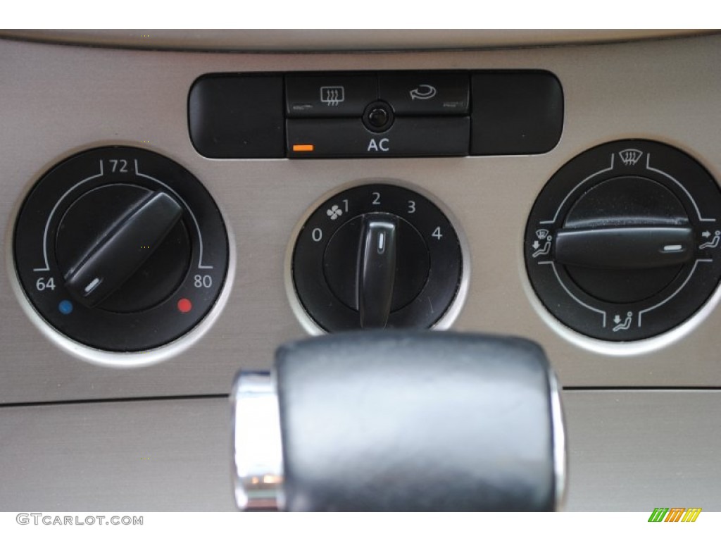 2008 Volkswagen Passat Komfort Sedan Controls Photos