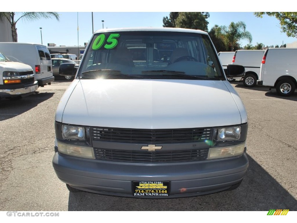 2005 Astro Cargo Van - Summit White / Medium Gray photo #2