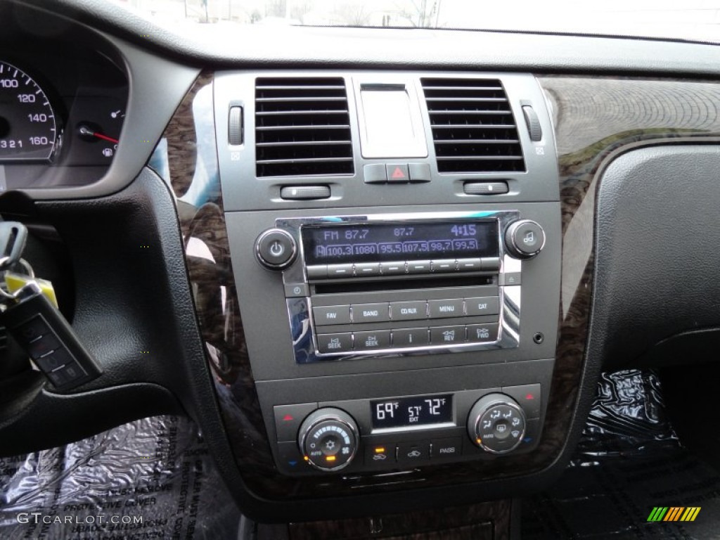 2010 Cadillac DTS Standard DTS Model Controls Photo #79617358