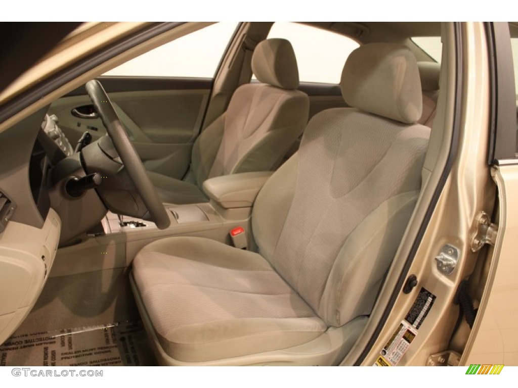 Bisque Interior 2010 Toyota Camry LE Photo #79625722