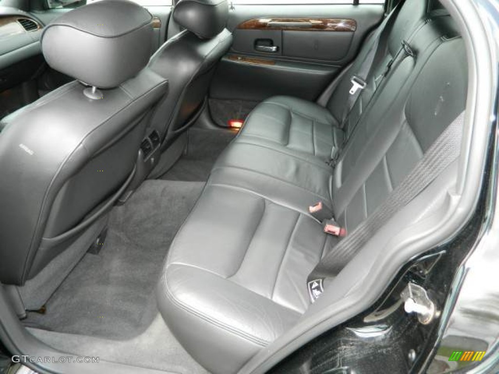 2001 Lincoln Town Car Executive Rear Seat Photo #79626232