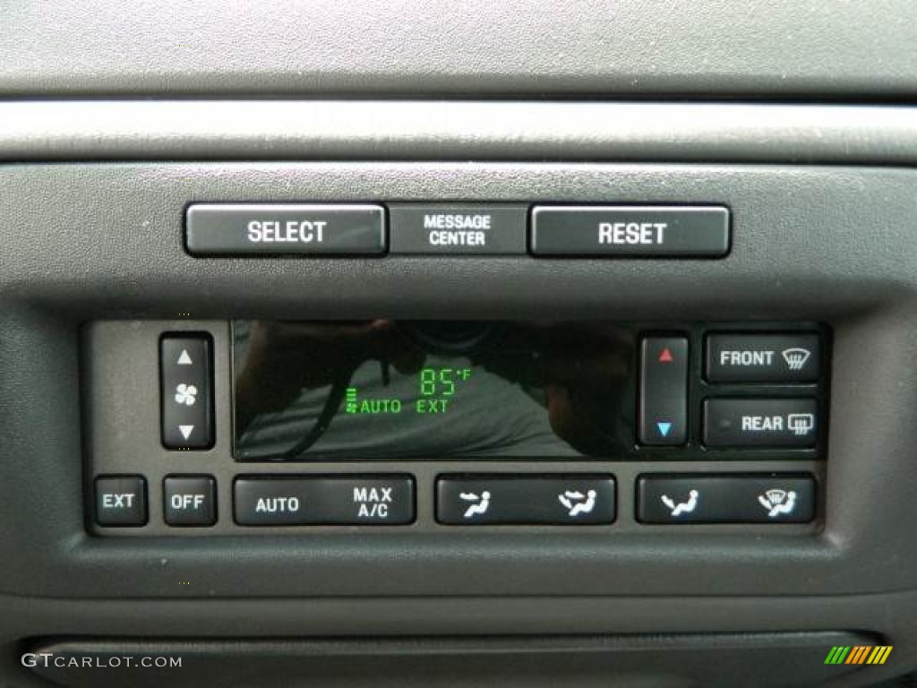 2001 Lincoln Town Car Executive Controls Photo #79626251