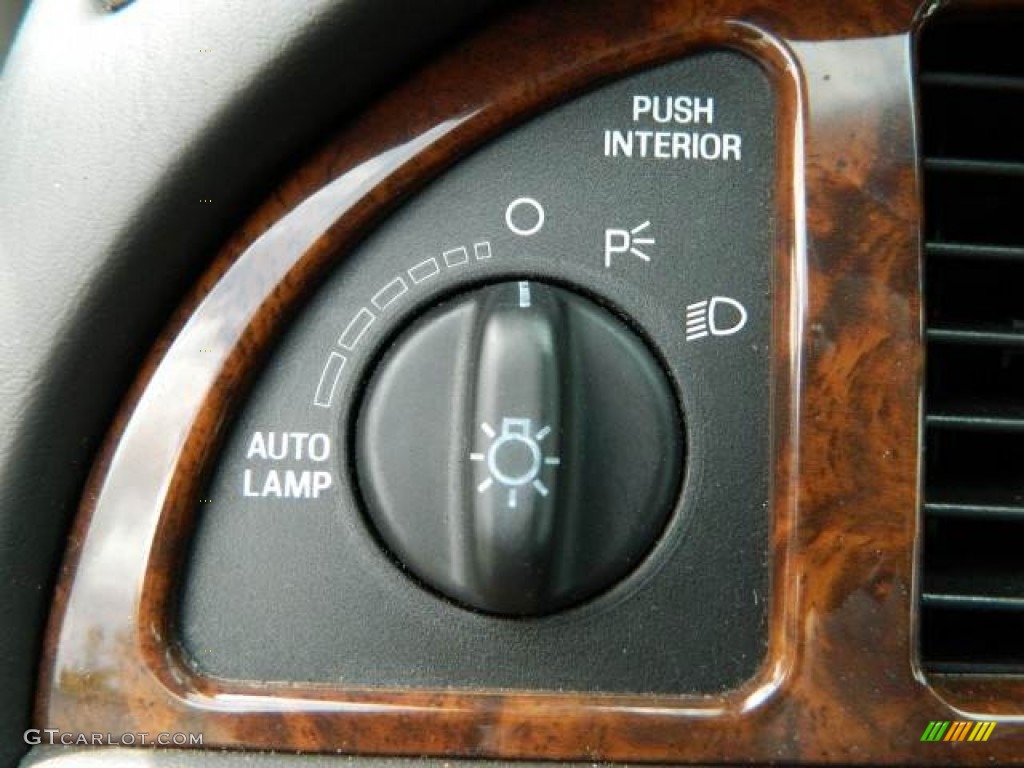 2001 Lincoln Town Car Executive Controls Photo #79626274