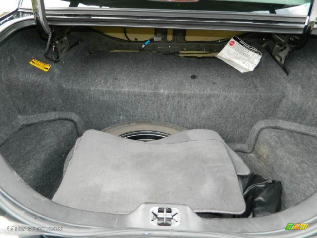 2001 Lincoln Town Car Executive Trunk Photos