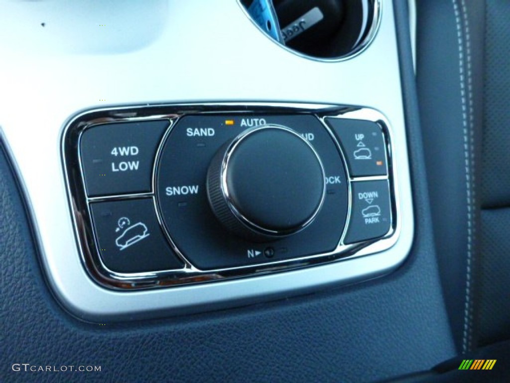 2014 Jeep Grand Cherokee Overland 4x4 Controls Photo #79626542
