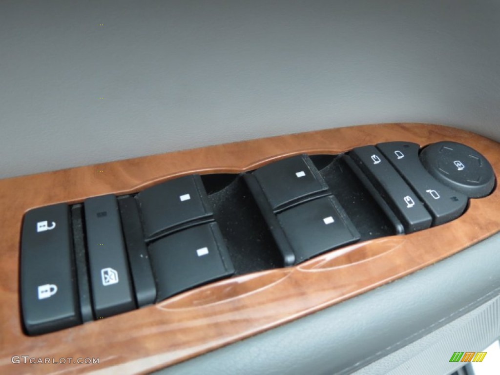 2010 Buick Enclave CXL Controls Photo #79633973