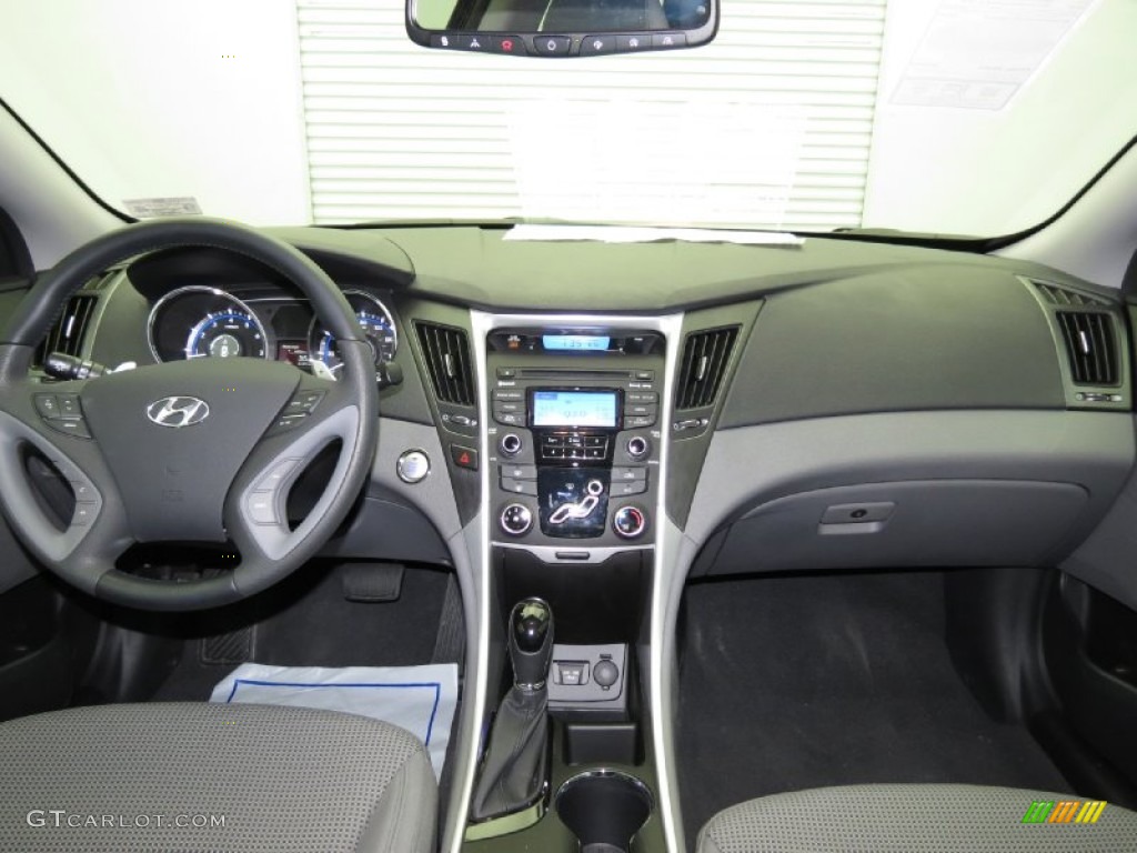 2013 Hyundai Sonata SE Gray Dashboard Photo #79636734