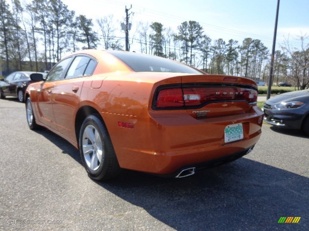 2011 Charger SE - Toxic Orange Pearl / Black photo #4