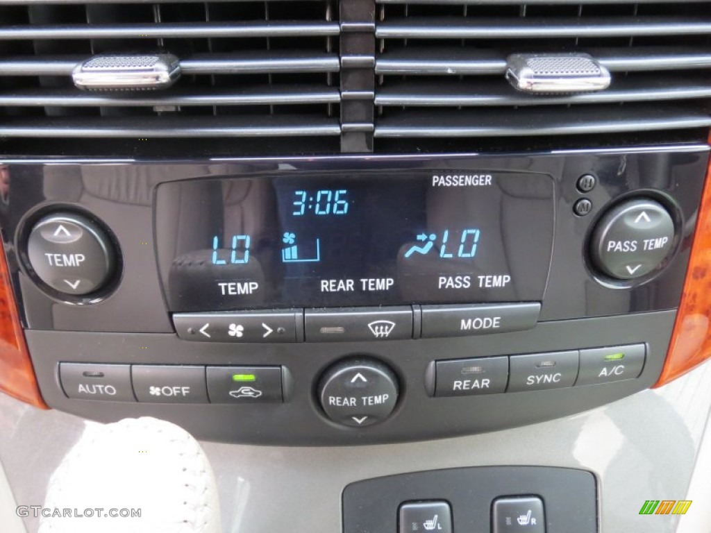 2010 Toyota Sienna XLE Controls Photo #79639694