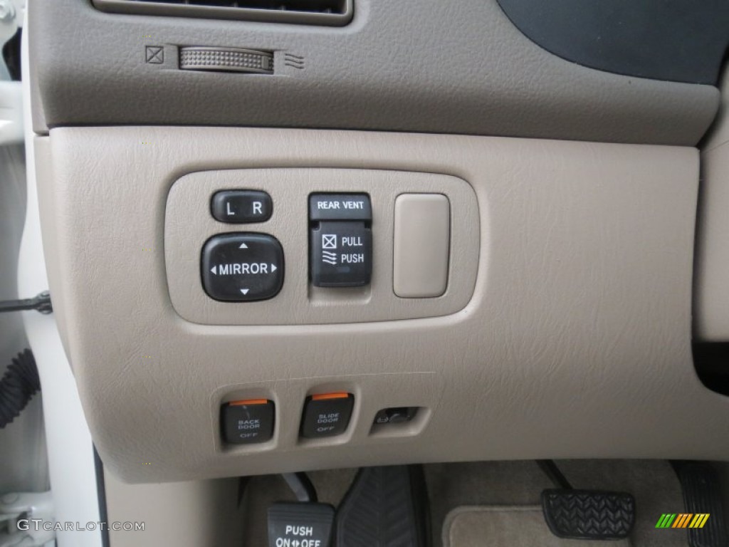 2010 Toyota Sienna XLE Controls Photo #79639799