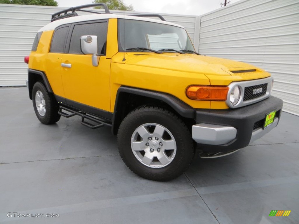 Sun Fusion Yellow Toyota FJ Cruiser