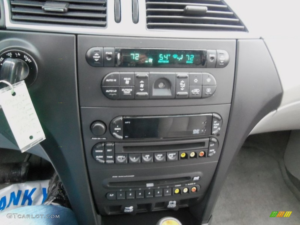 2008 Chrysler Pacifica Limited AWD Controls Photo #79639851