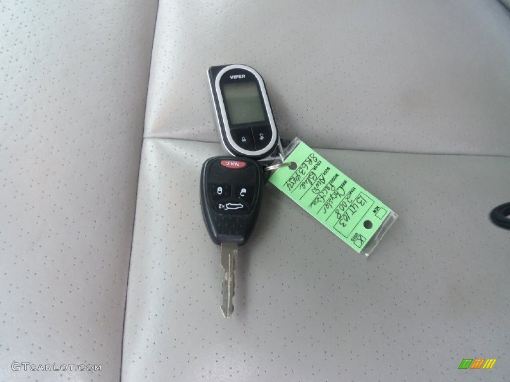 2008 Chrysler Pacifica Limited AWD Keys Photos