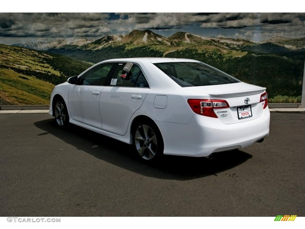 2013 Camry SE V6 - Super White / Black/Ash photo #2