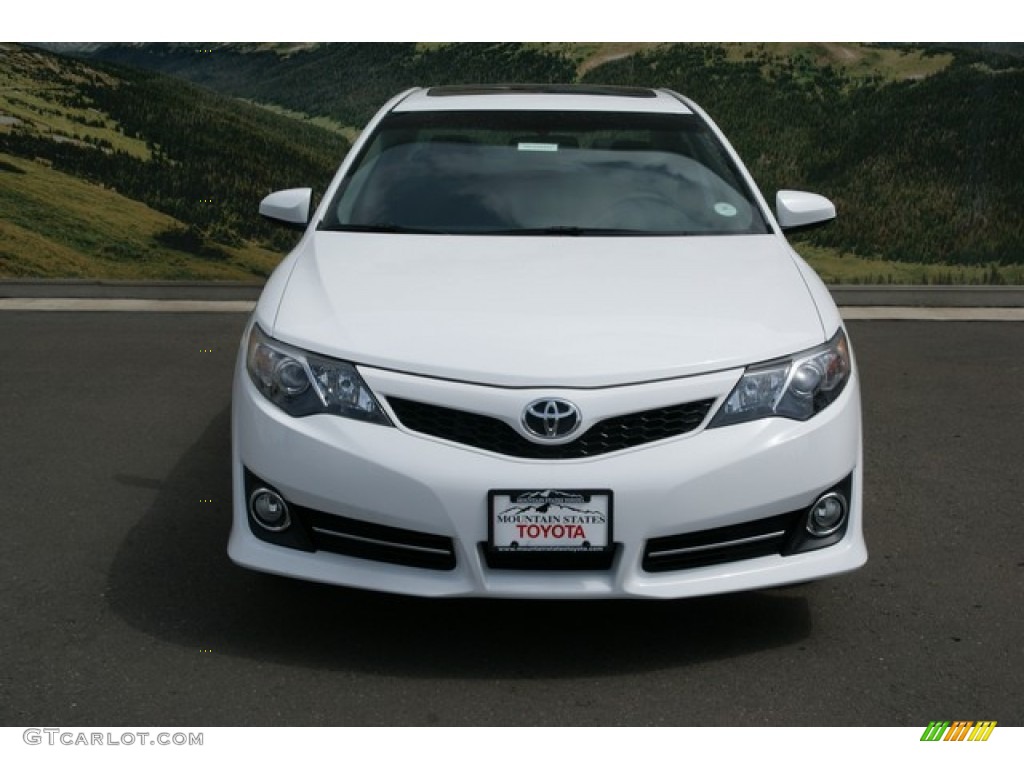 2013 Camry SE V6 - Super White / Black/Ash photo #3