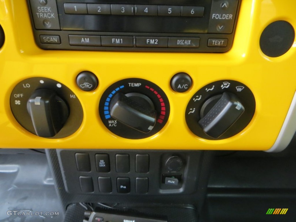 2008 Toyota FJ Cruiser 4WD Controls Photos