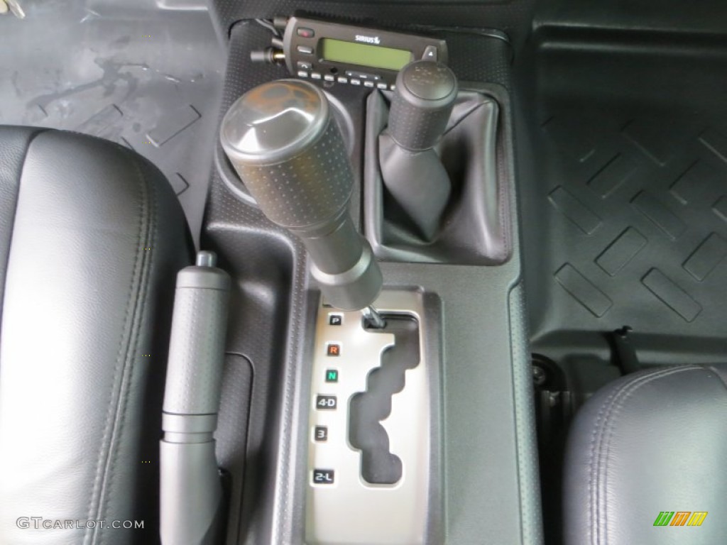 2008 Toyota FJ Cruiser 4WD Transmission Photos