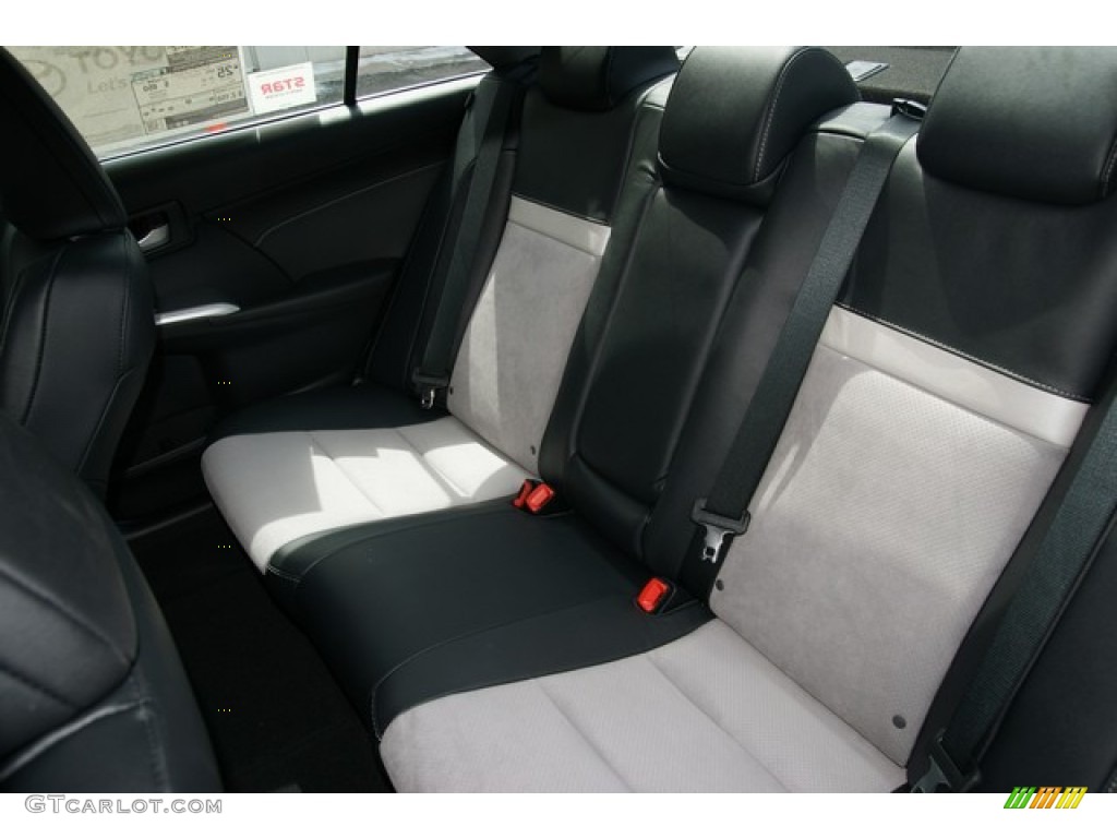 2013 Camry SE V6 - Super White / Black/Ash photo #7