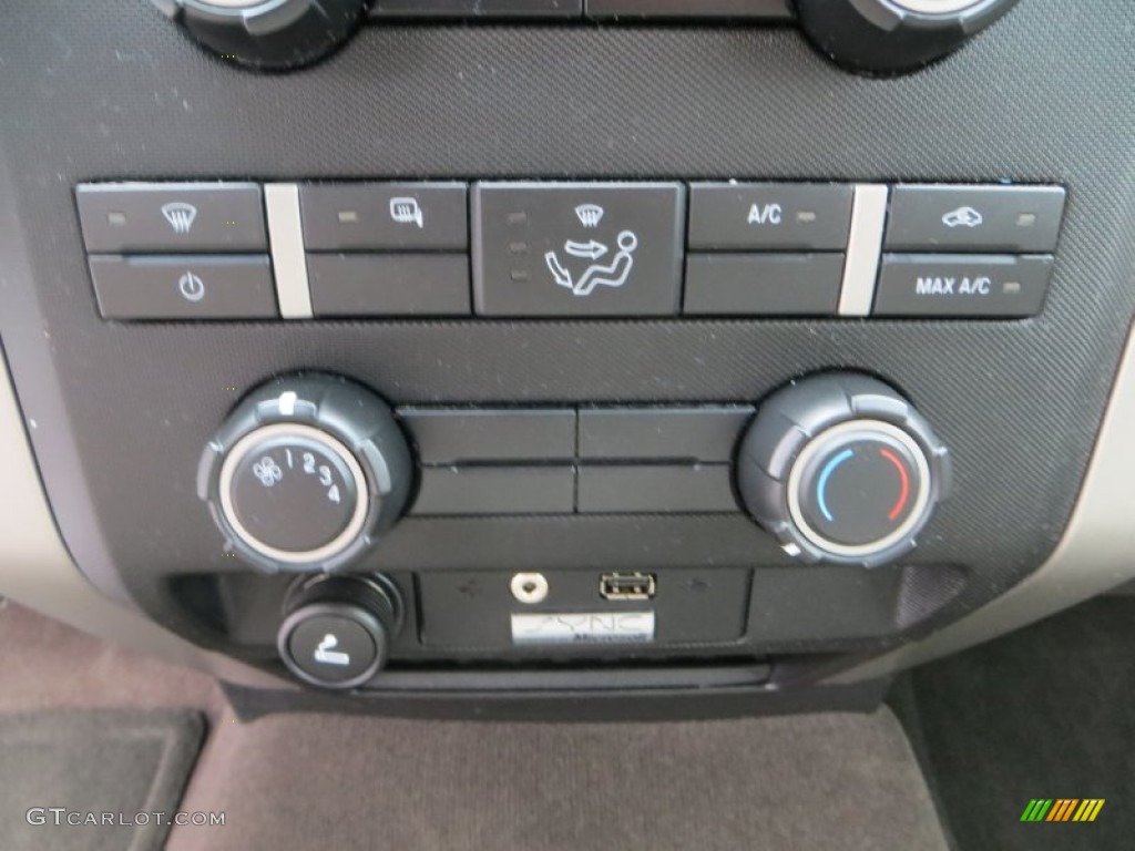 2010 F150 XLT SuperCrew - Red Candy Metallic / Medium Stone photo #37