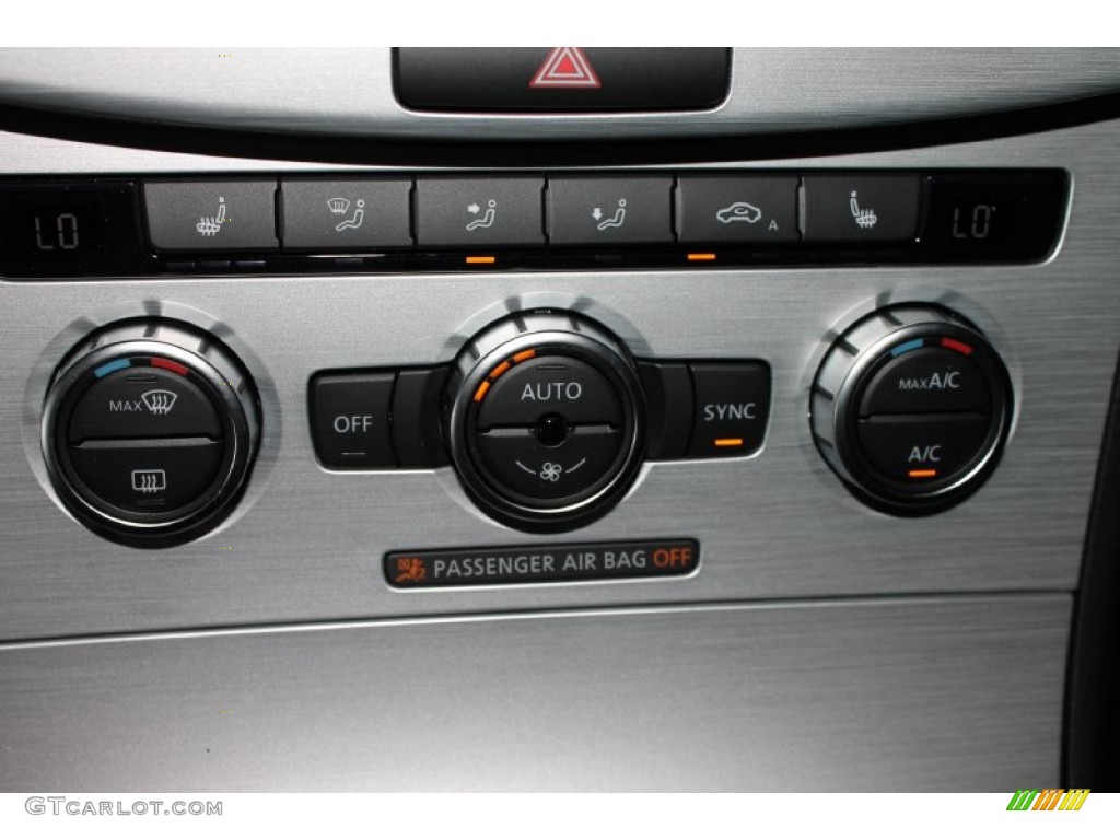 2013 Volkswagen CC R-Line Controls Photo #79642001