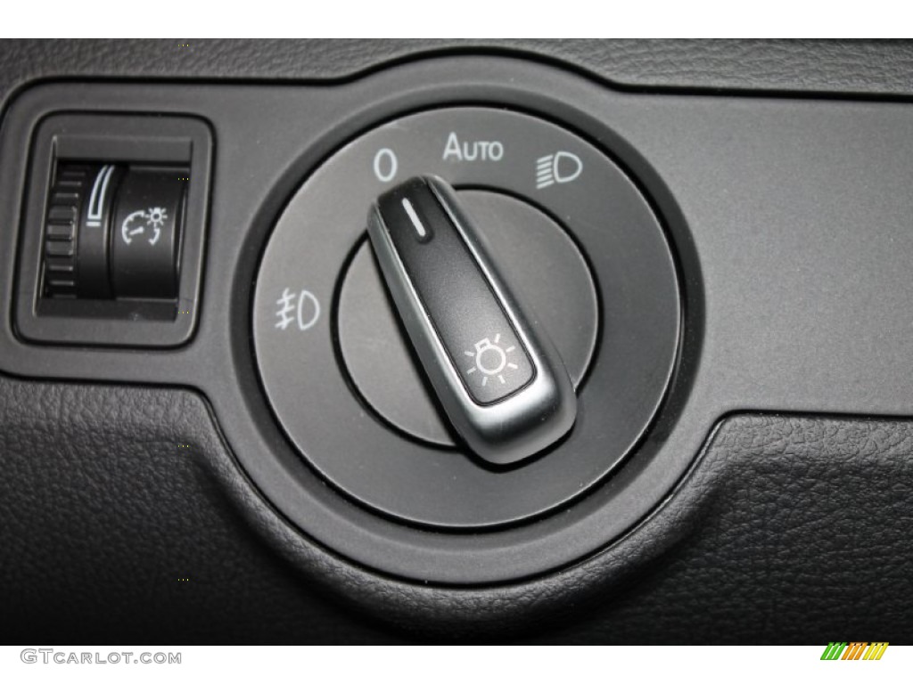 2013 Volkswagen CC R-Line Controls Photo #79642155