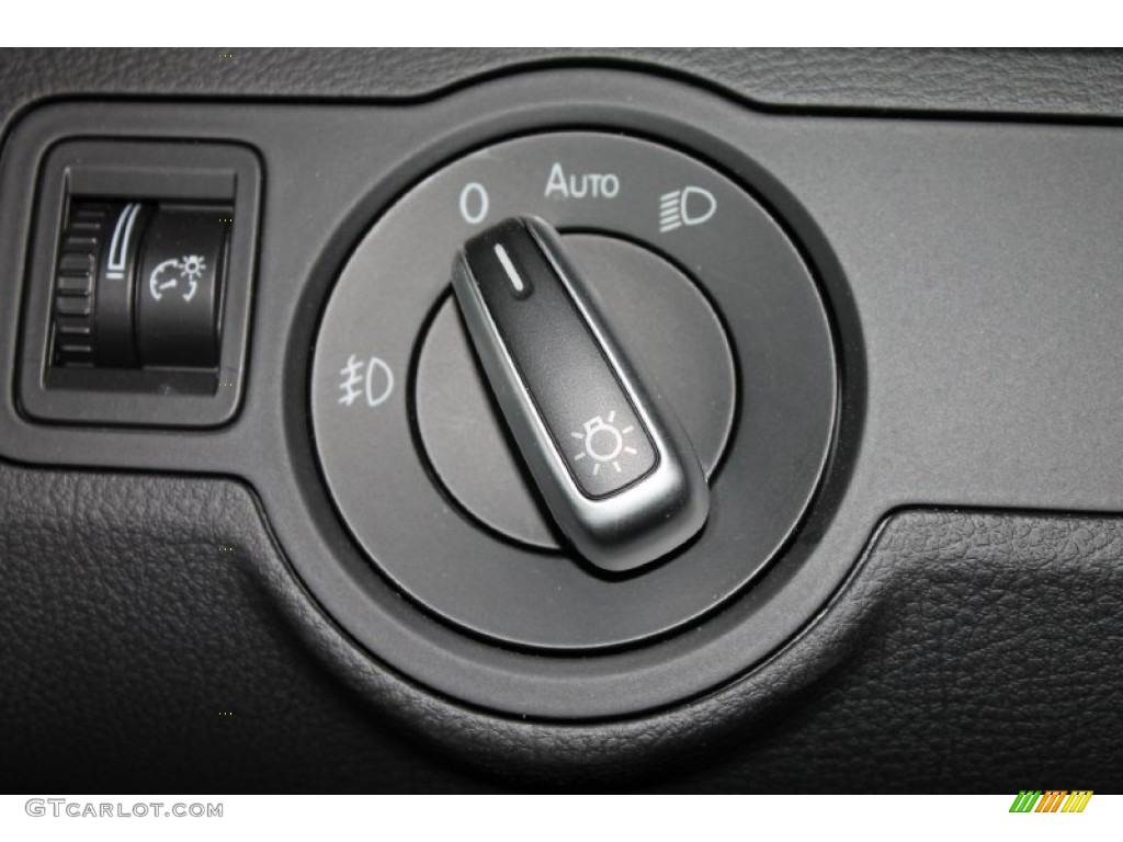 2013 Volkswagen CC R-Line Controls Photo #79642155