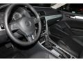 Black - Passat 2.5L SE Photo No. 11
