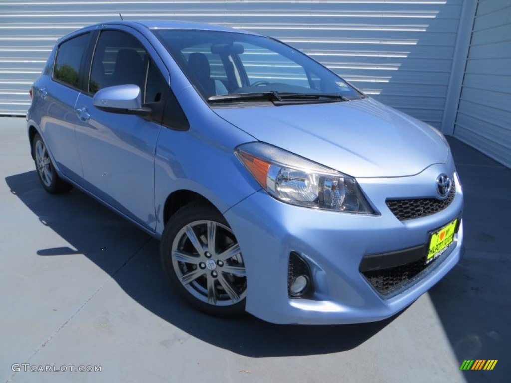 2013 Yaris SE 5 Door - Wave Line Pearl / Dark Gray photo #1