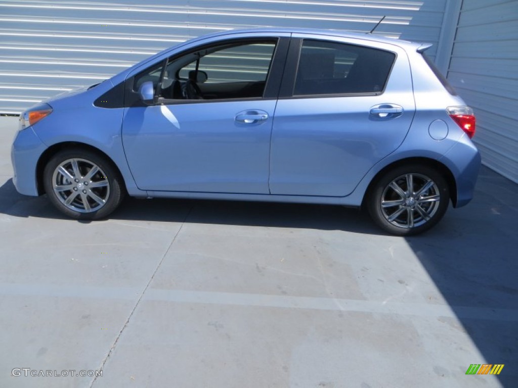 Wave Line Pearl 2013 Toyota Yaris SE 5 Door Exterior Photo #79649697