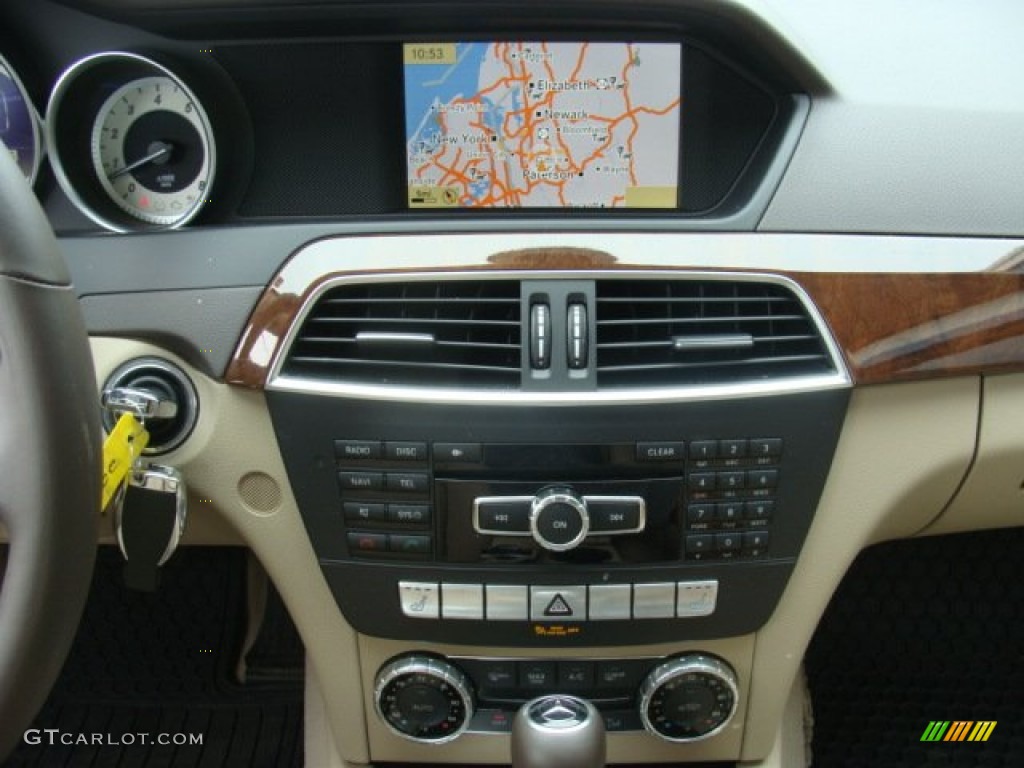 2012 Mercedes-Benz C 300 Luxury 4Matic Controls Photos