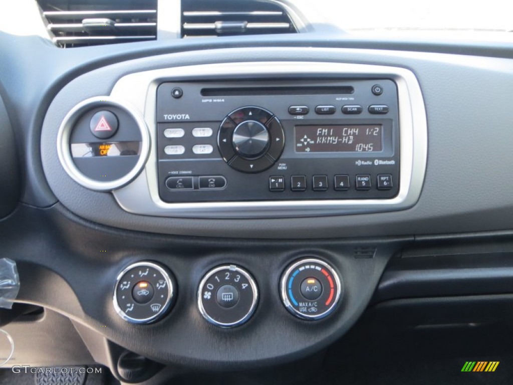 2013 Toyota Yaris SE 5 Door Controls Photo #79650086