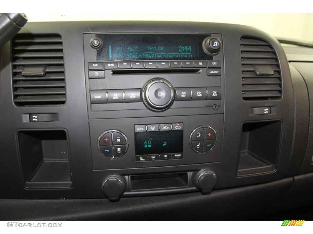 2007 Chevrolet Silverado 1500 LT Extended Cab Controls Photo #79650995