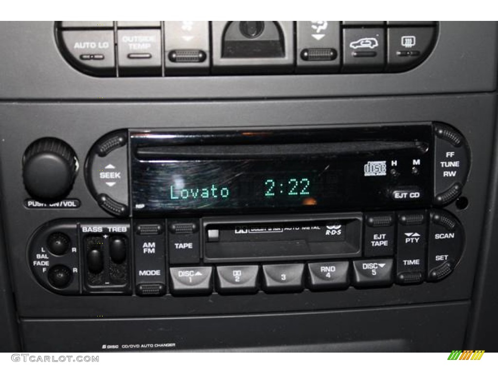 2005 Chrysler Pacifica Touring AWD Audio System Photos