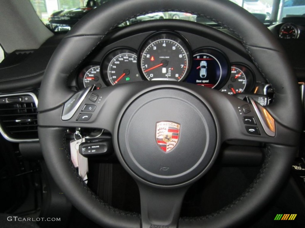 2013 Porsche Panamera V6 Steering Wheel Photos