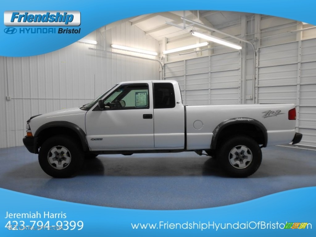 2002 S10 ZR2 Extended Cab 4x4 - Summit White / Graphite photo #1