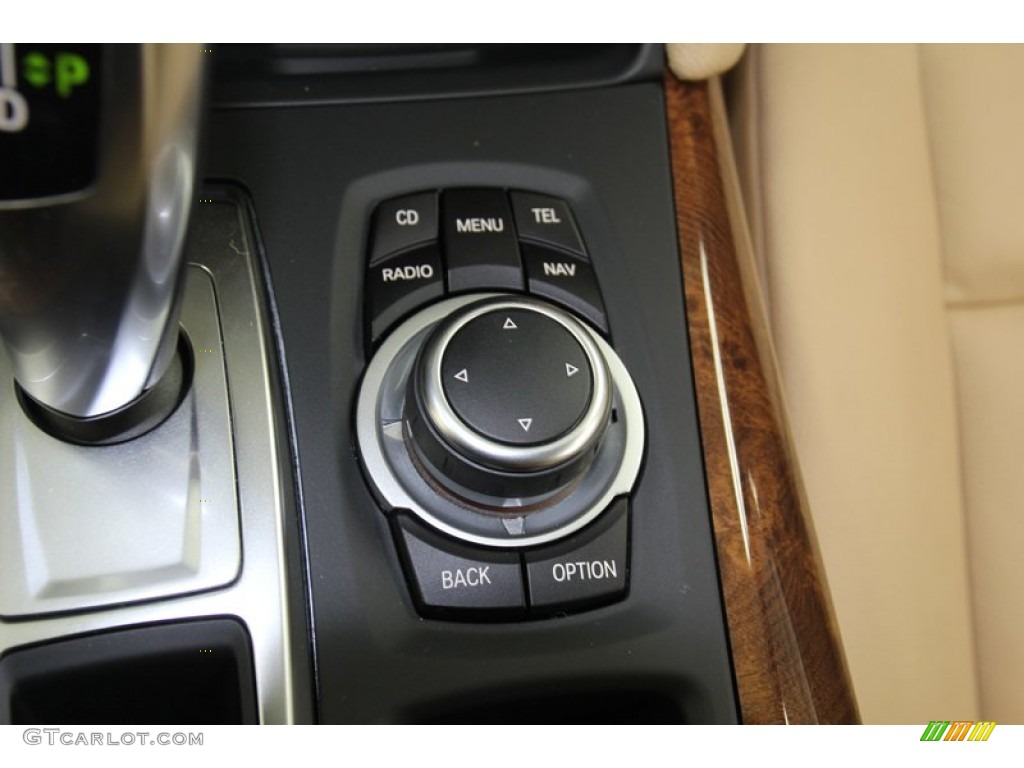 2012 BMW X6 xDrive35i Controls Photos