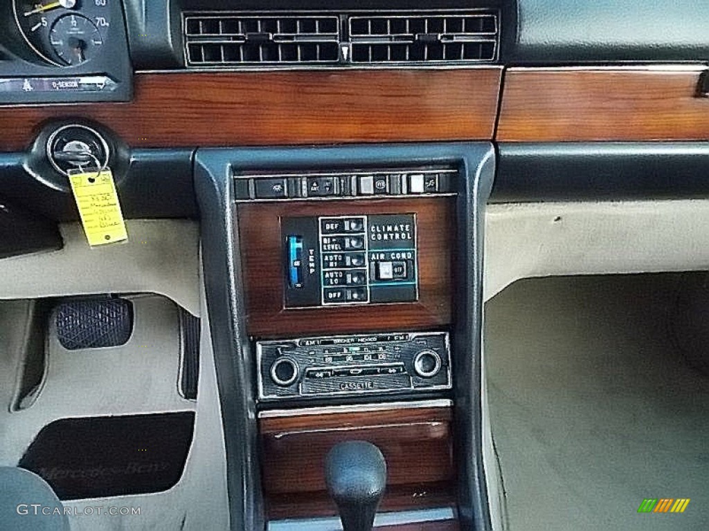 1980 Mercedes-Benz S Class 450 SEL Controls Photo #79657742