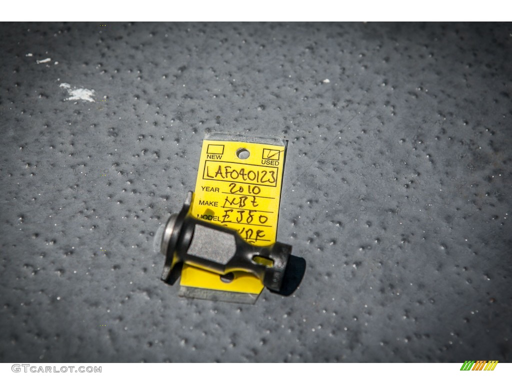 2010 E 350 Coupe - Arctic White / Almond Beige photo #32