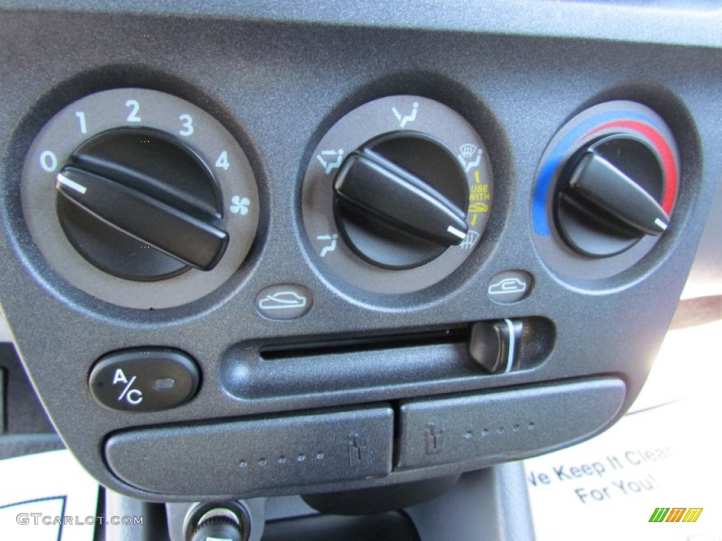 2005 Hyundai Accent GT Coupe Controls Photos