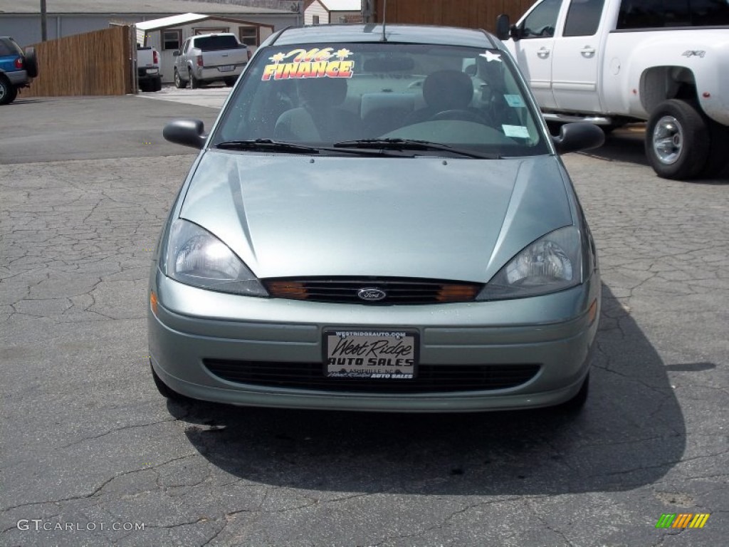 2004 Focus ZTS Sedan - Light Tundra Metallic / Medium Graphite photo #2