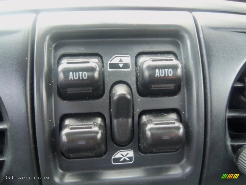 2004 Chrysler PT Cruiser Standard PT Cruiser Model Controls Photos