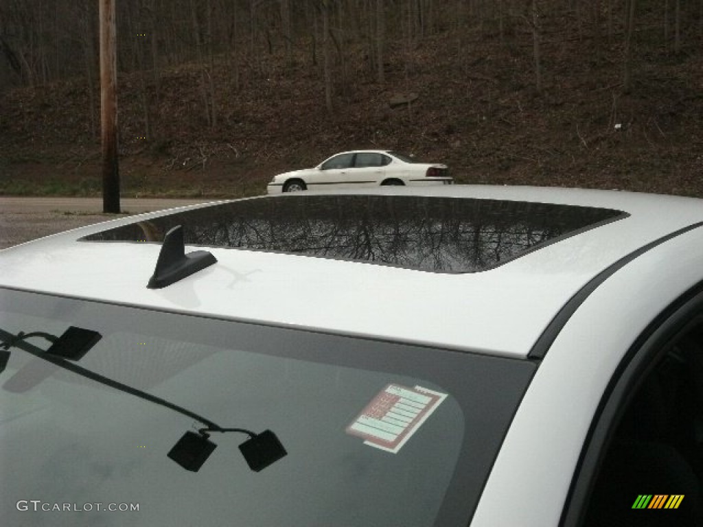 2009 G6 V6 Sedan - Summit White / Ebony photo #2
