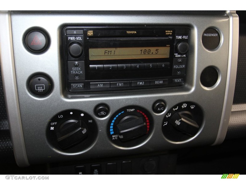 2010 Toyota FJ Cruiser Standard FJ Cruiser Model Controls Photo #79663773