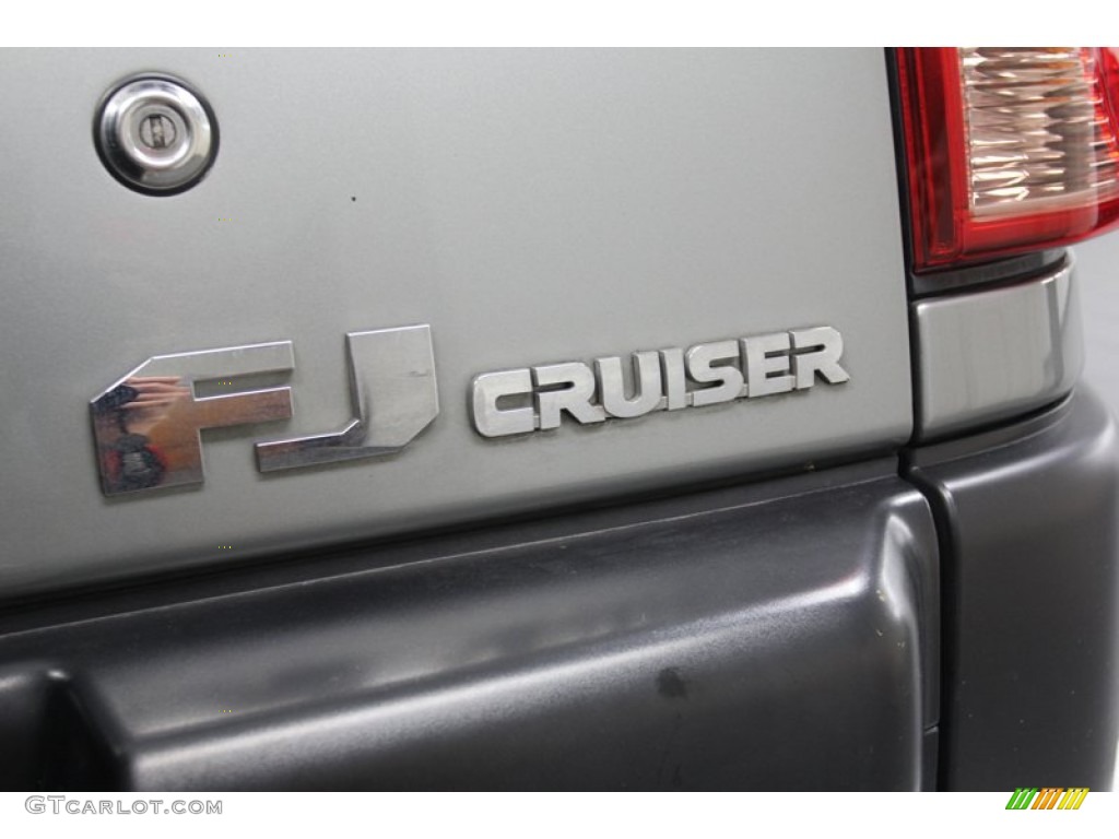 2010 Toyota FJ Cruiser Standard FJ Cruiser Model Marks and Logos Photos