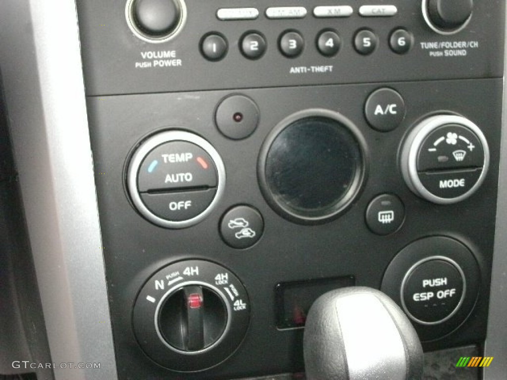 2009 Suzuki Grand Vitara Luxury 4x4 Controls Photo #79664599
