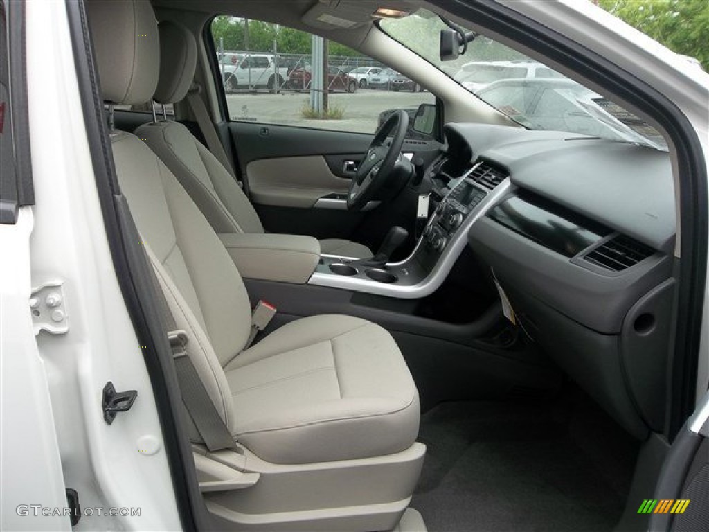 Medium Light Stone Interior 2013 Ford Edge SE Photo #79665612