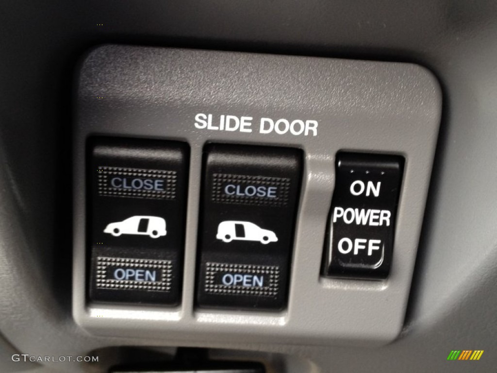 2006 Mazda MPV LX Controls Photo #79667952