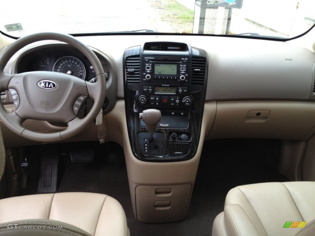 2012 Kia Sedona EX Dashboard Photos