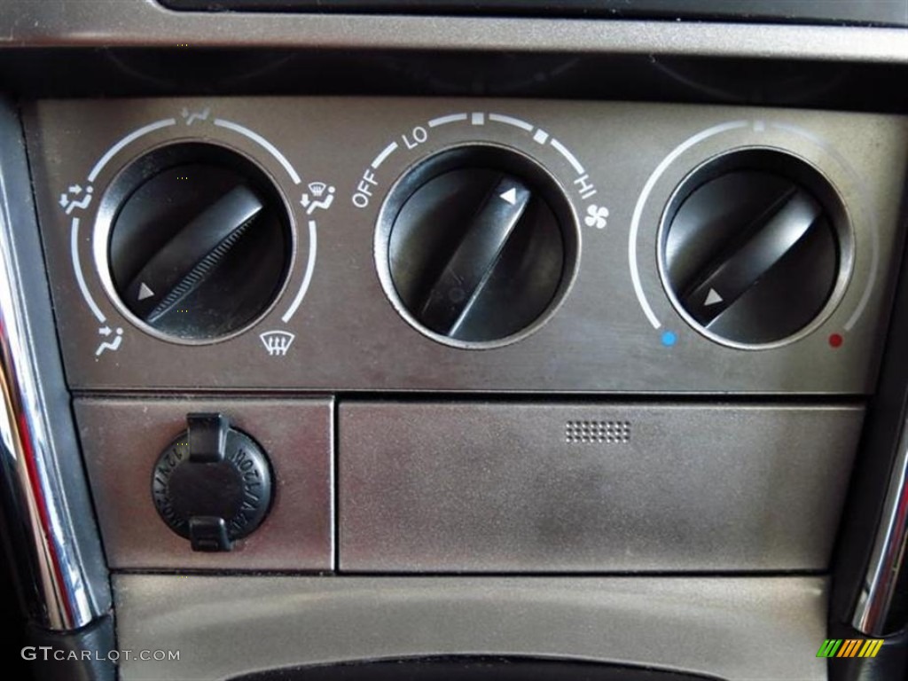 2006 Matrix  - Cosmic Blue Metallic / Stone Gray photo #20