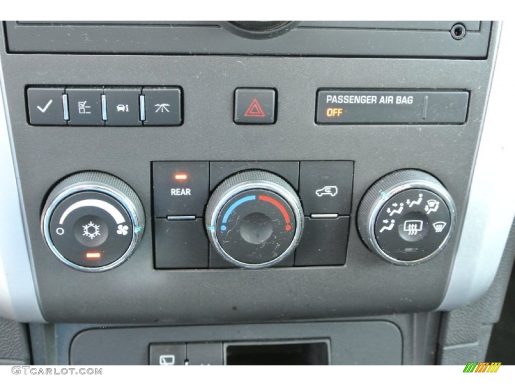 2012 Chevrolet Traverse LT Controls Photos